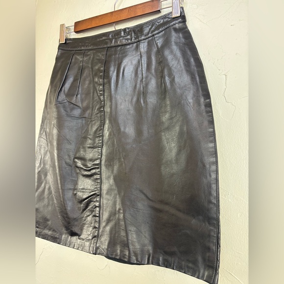VINTAGE Yvette Bugatti Black Leather Skirt‎ Mini Short Sexy Goth 90s Y2K Size 8 - Picture 3 of 14
